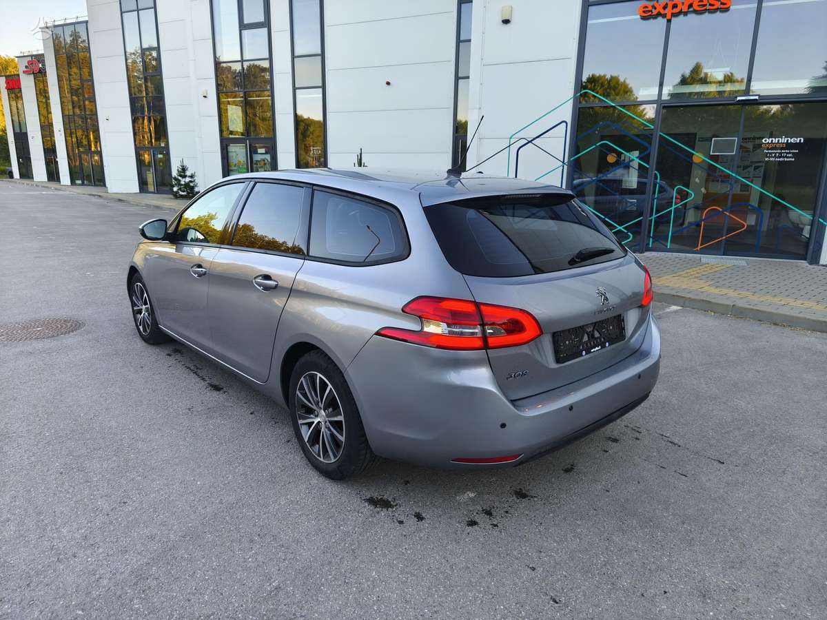 Peugeot 308 2014 — двигун 1199 cm³, 110 HP (81kW)