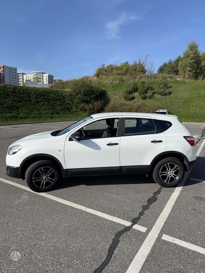 Nissan Qashqai 2010 — салон