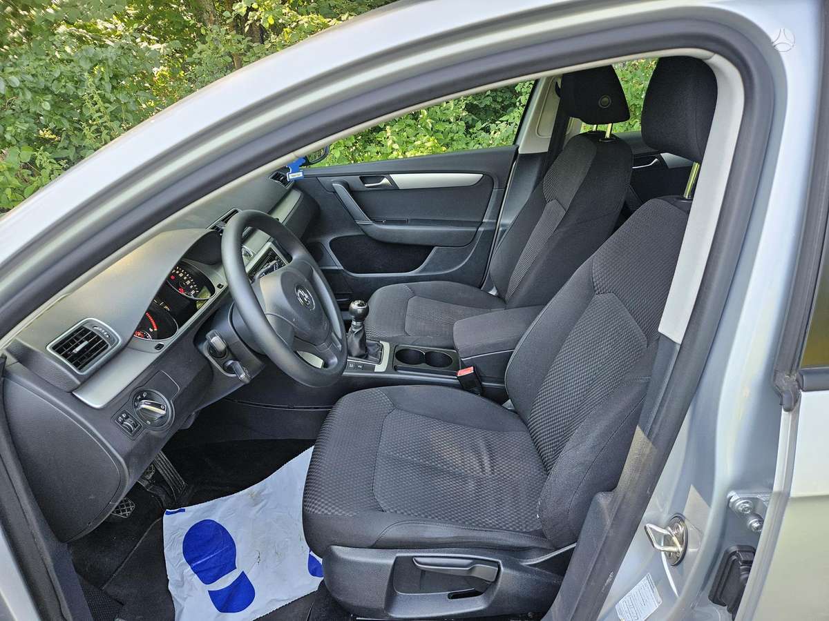 Volkswagen Passat 2011 — photo 11