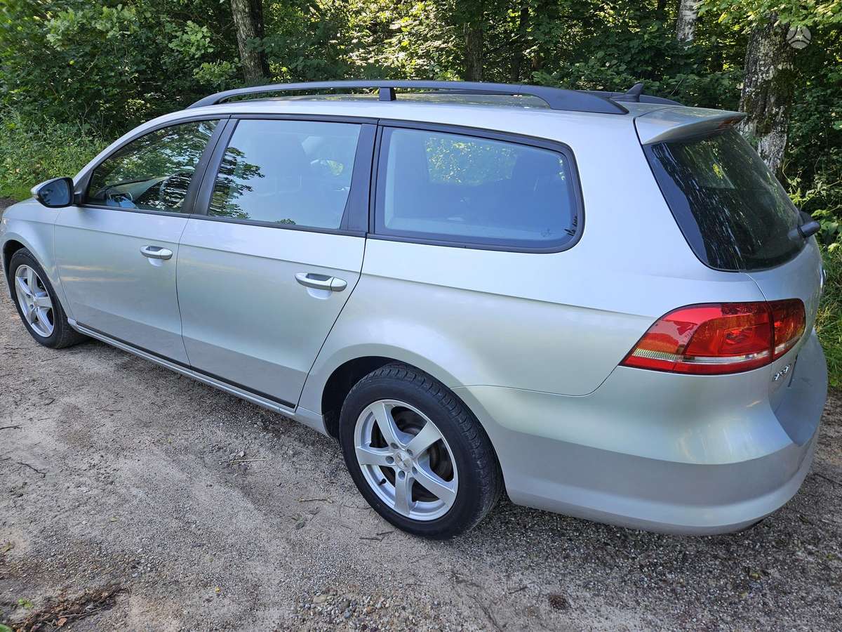 Volkswagen Passat 2011 — engine 1598 cm³, 105 HP (77kW)