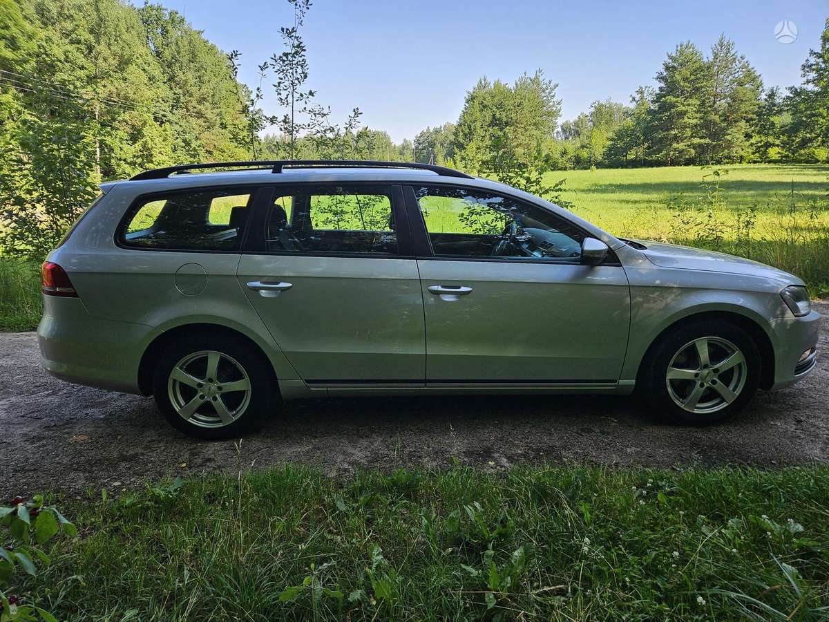 Volkswagen Passat 2011 — photo 8