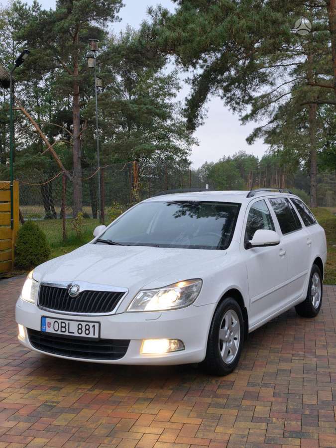 Skoda Octavia 2010 — interior