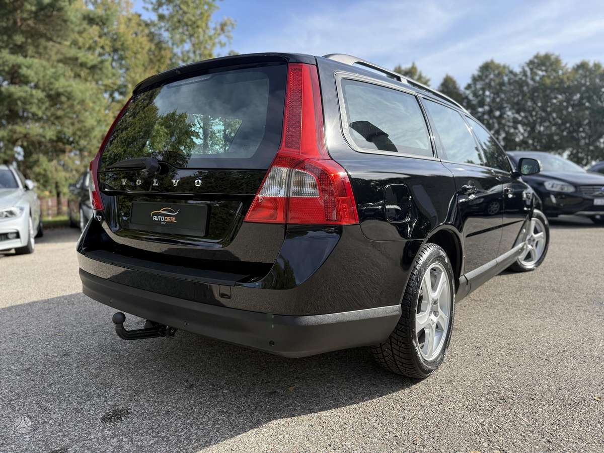 Volvo V70 2010 — photo 10