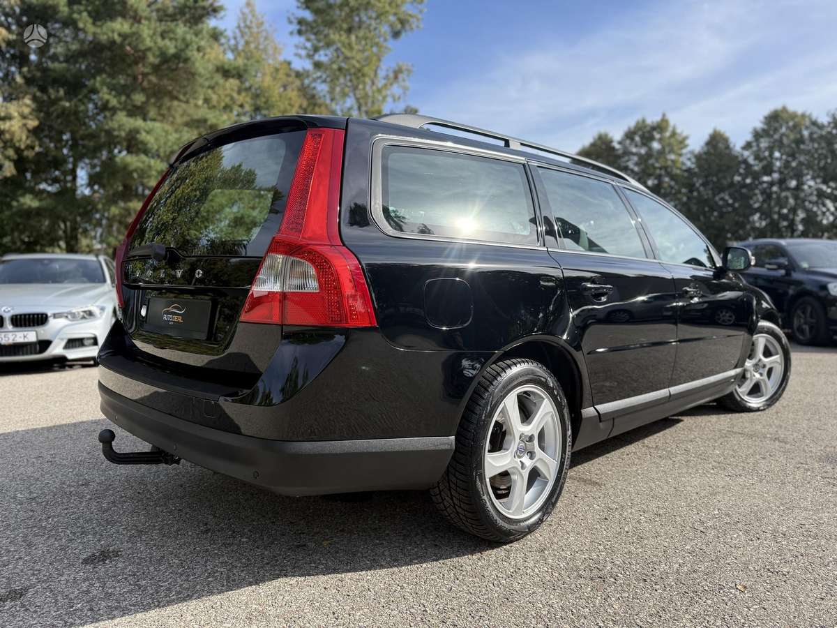 Volvo V70 2010 — photo 11