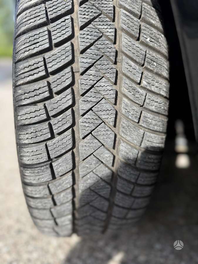 Volvo V70 2010 — photo 13