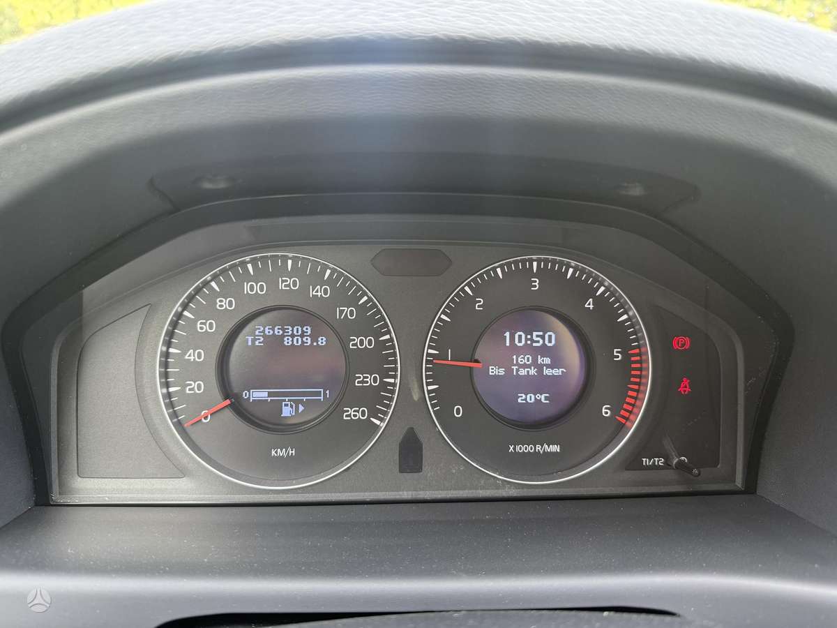 Volvo V70 2010 — photo 20