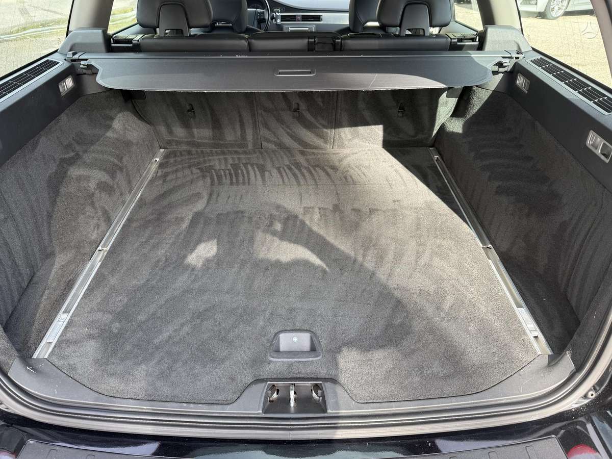 Volvo V70 2010 — photo 23
