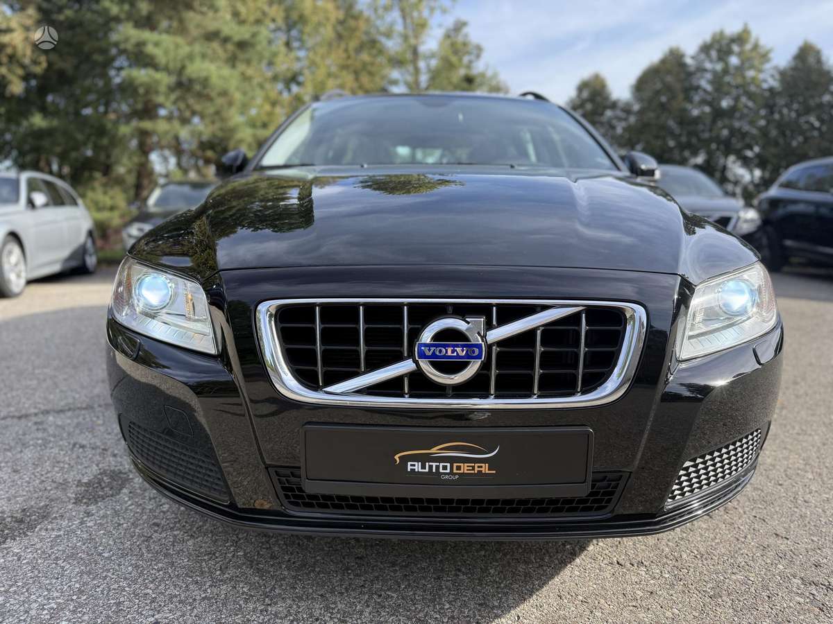 Volvo V70 2010 — interior