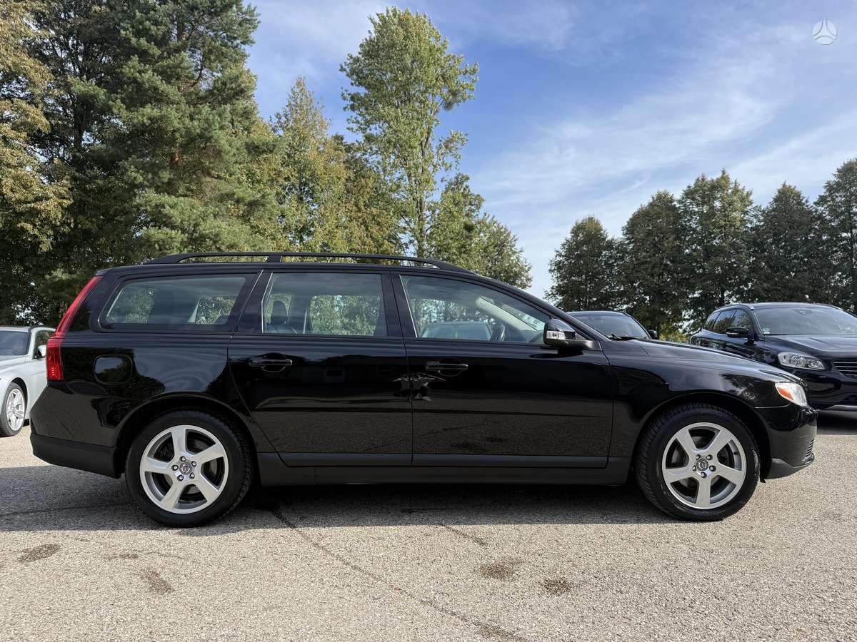 Volvo V70 2010 — photo 6