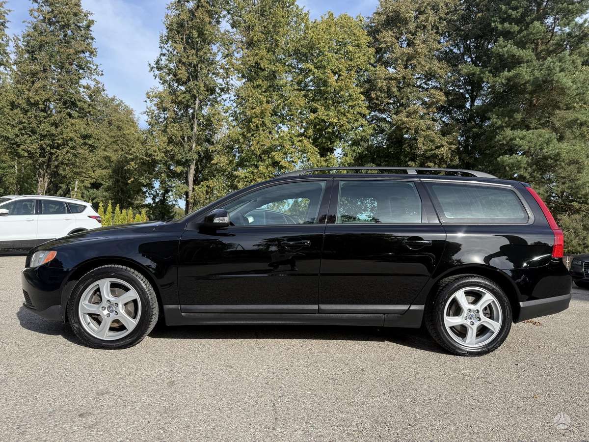 Volvo V70 2010 — photo 7
