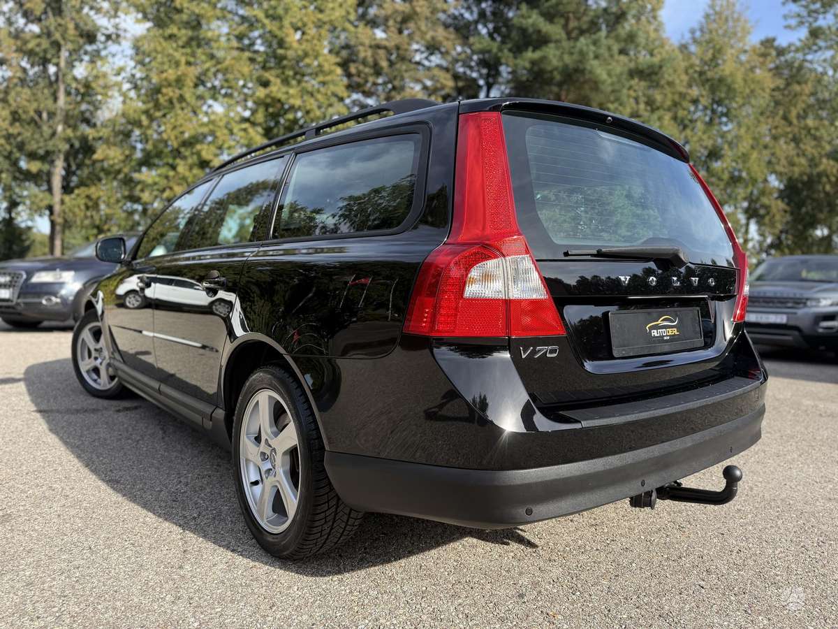 Volvo V70 2010 — photo 8