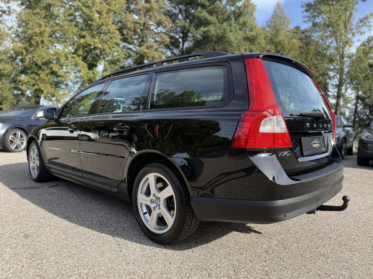 Volvo V70 2010 — photo 9