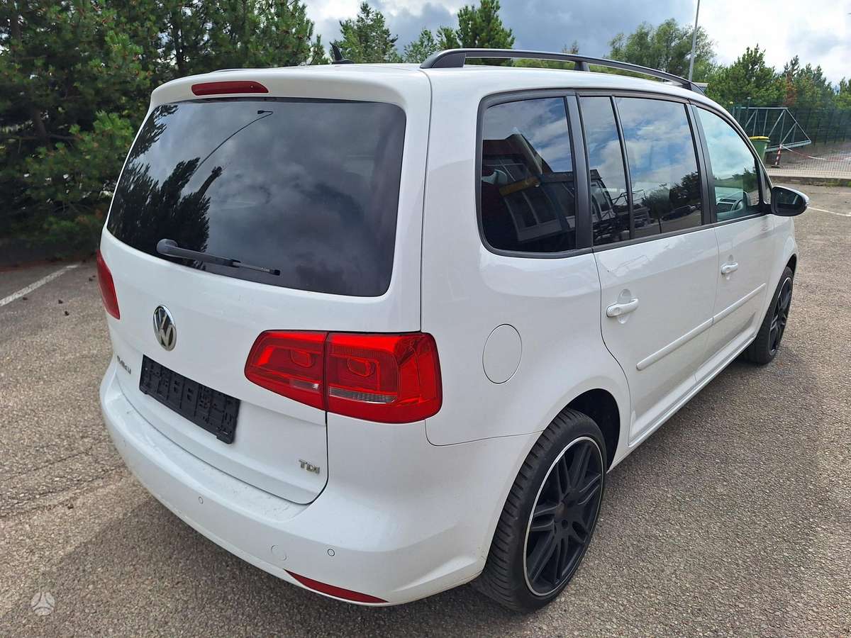 Volkswagen Touran 2011 — двигун 1600 cm³, 105 HP (77kW)