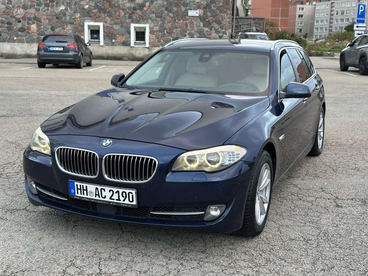 BMW 520 2013 — вигляд ззаду