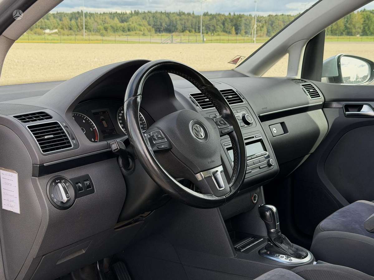 Volkswagen Touran 2011 — photo 10