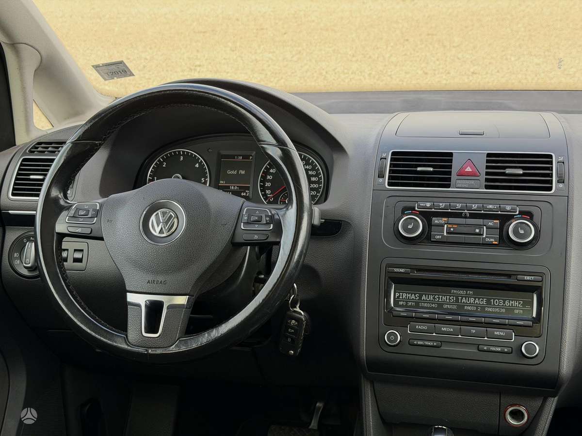 Volkswagen Touran 2011 — photo 13