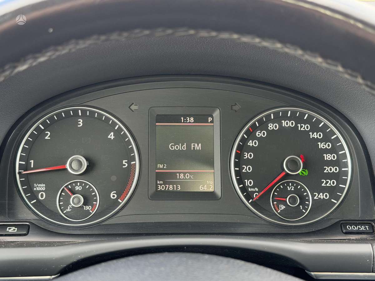 Volkswagen Touran 2011 — photo 15
