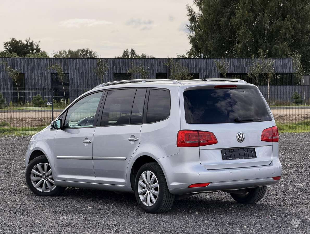 Volkswagen Touran 2011 — photo 6