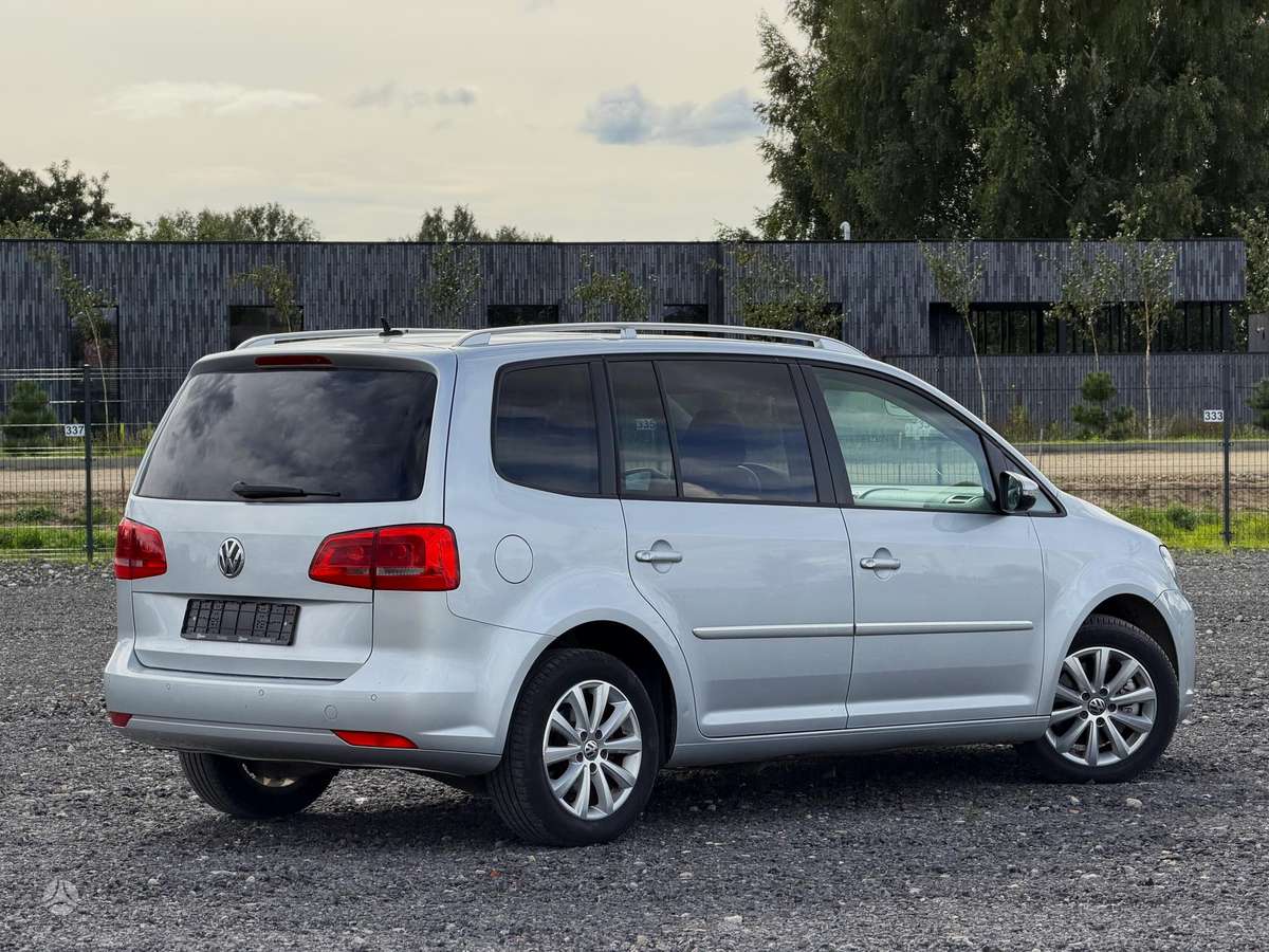 Volkswagen Touran 2011 — photo 8