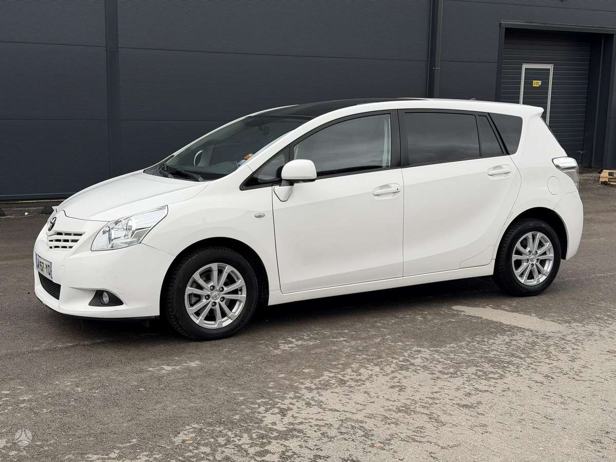Toyota Verso 2012 — двигун 1998 cm³, 124 HP (91kW)