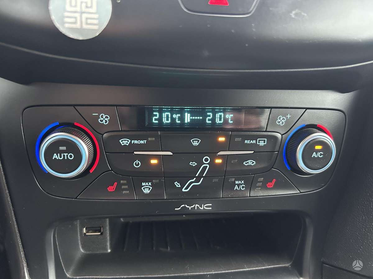Ford Focus 2014 — photo 17