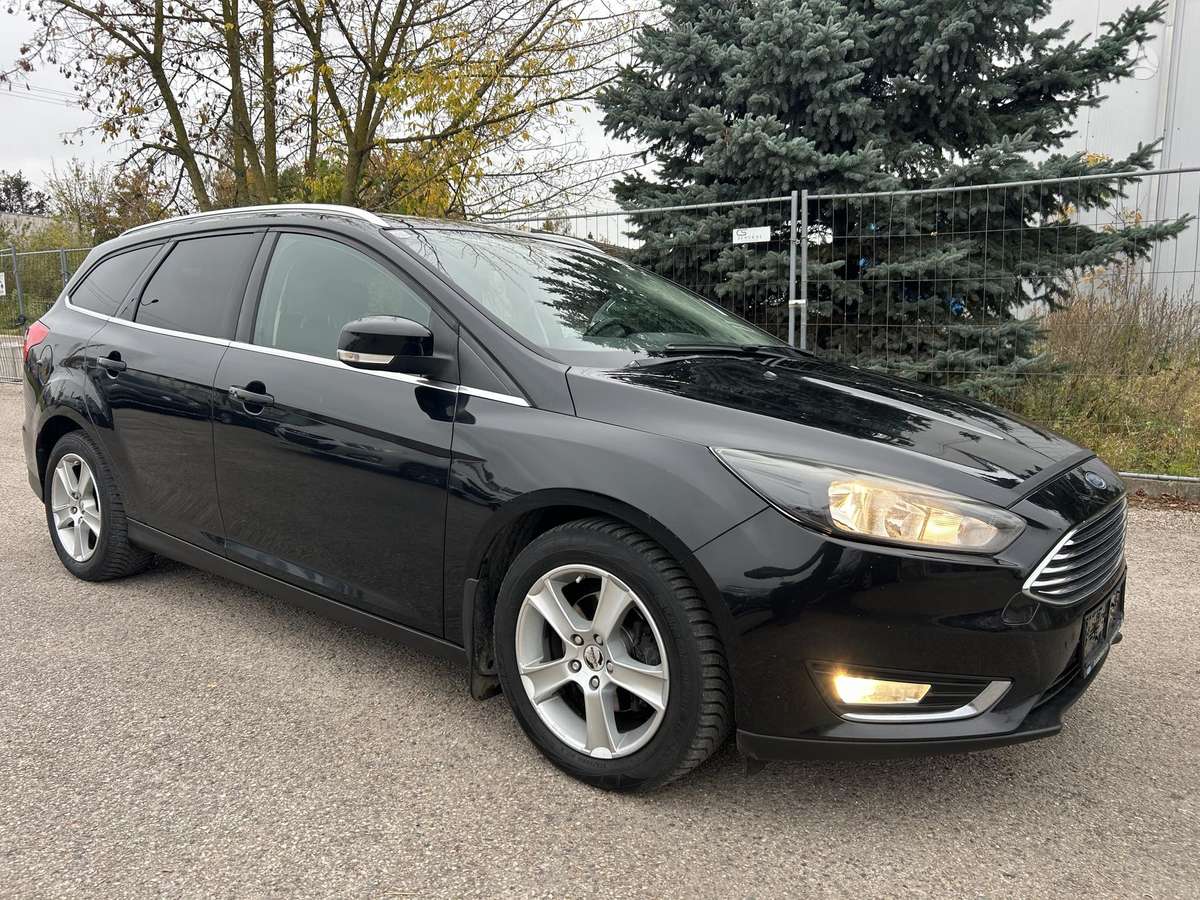 Ford Focus 2014 — interior