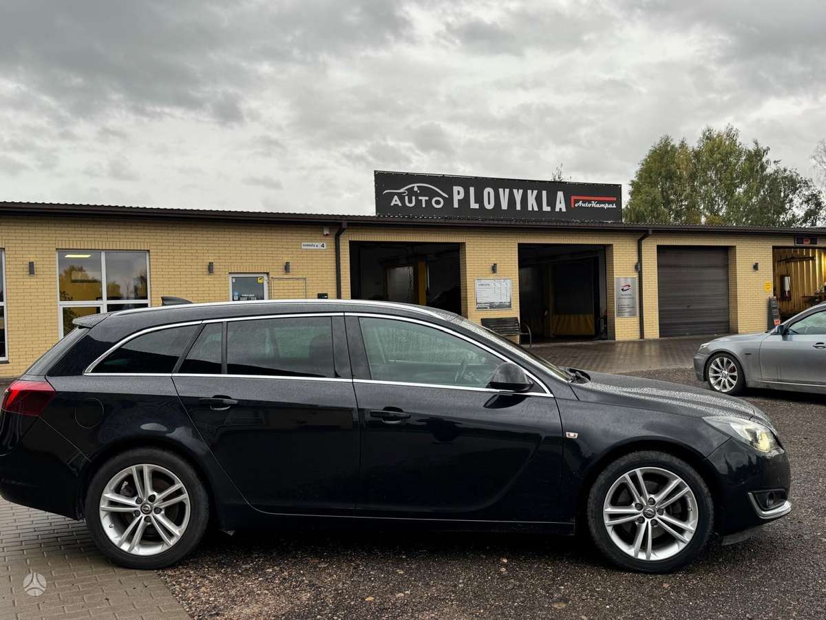 Opel Insignia 2015 — rear view