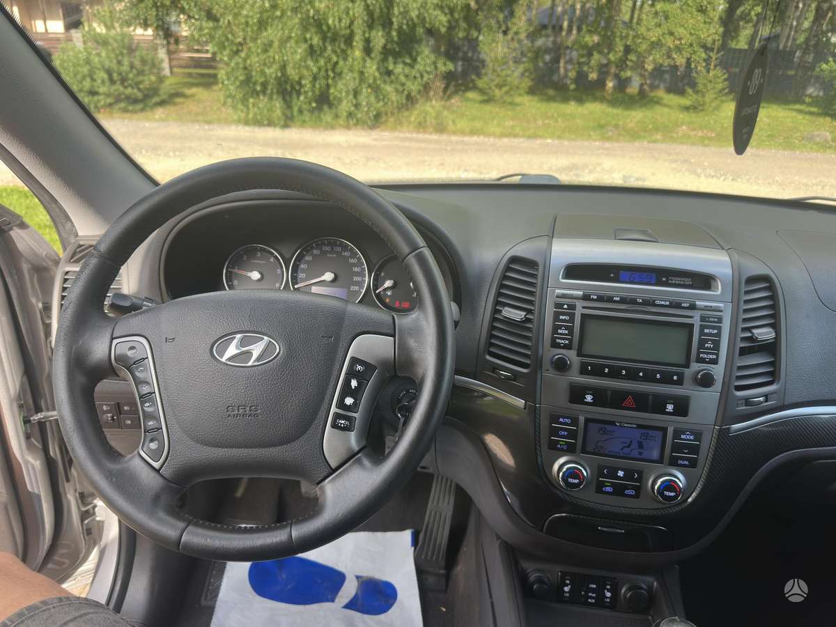 Hyundai Santa 2012 — photo 17