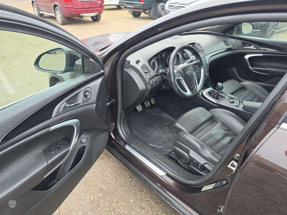 Opel Insignia 2012 — photo 10