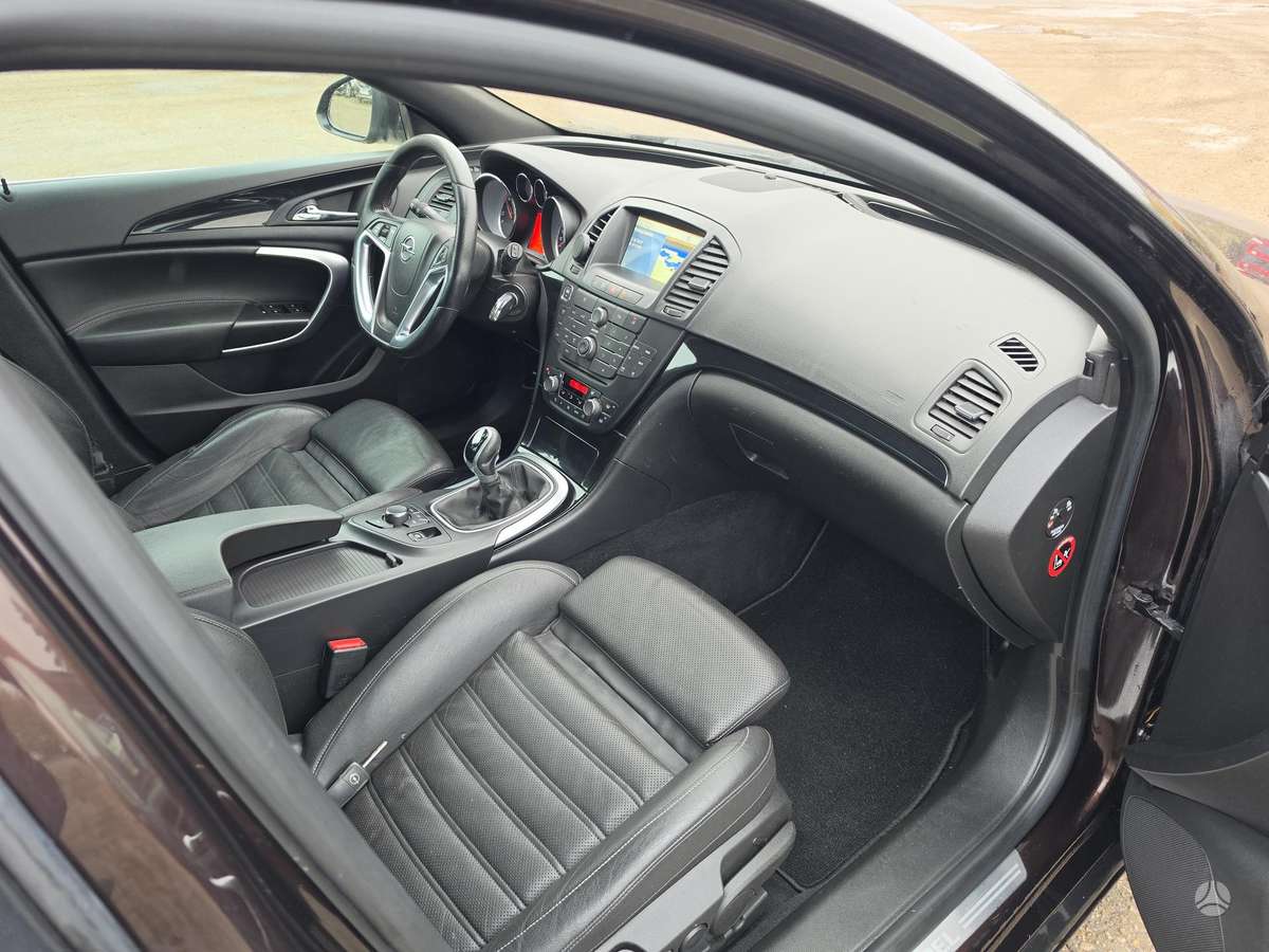 Opel Insignia 2012 — photo 13