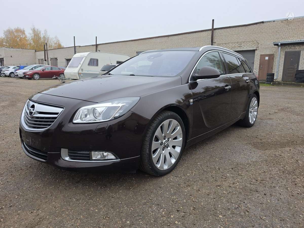 Opel Insignia 2012 — rear view