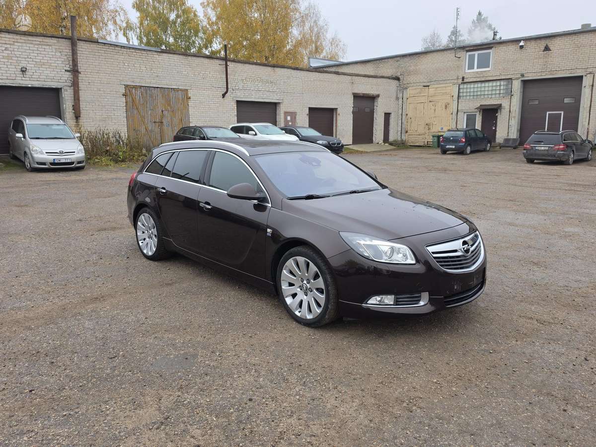 Opel Insignia 2012 — engine 2000 cm³, 131 HP (96kW)