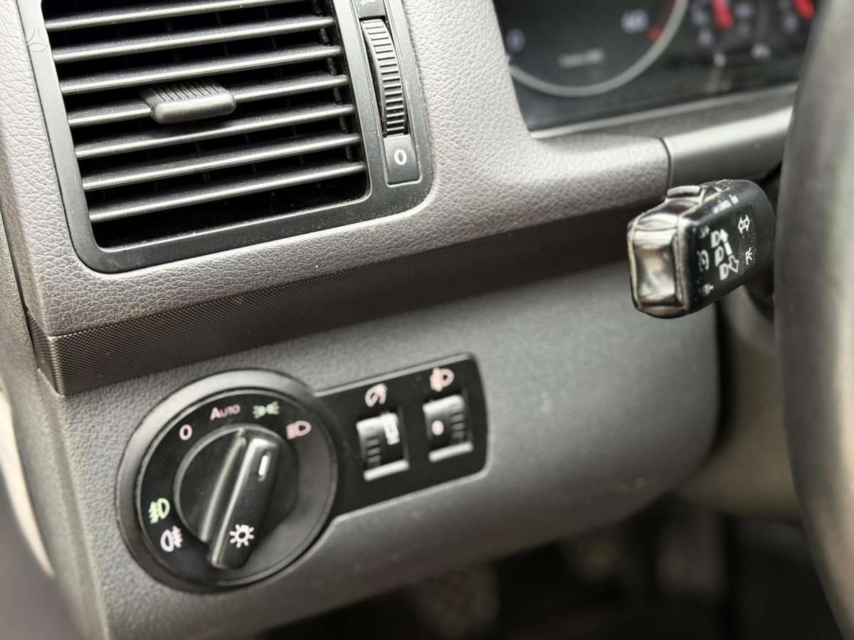 Volkswagen Touran 2008 — photo 12