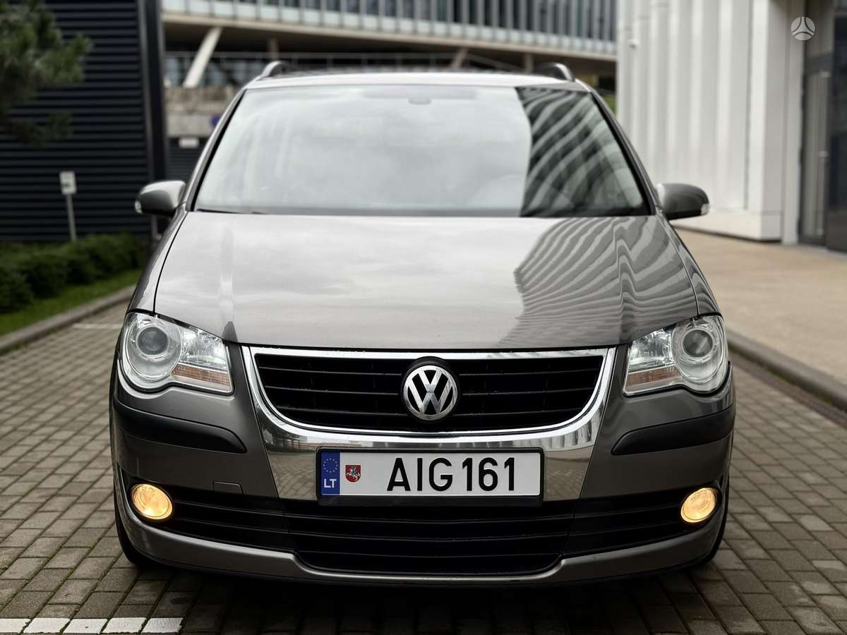 Volkswagen Touran 2008 — rear view