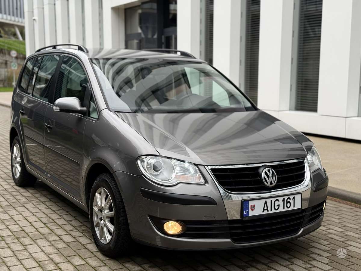 Volkswagen Touran 2008 — interior