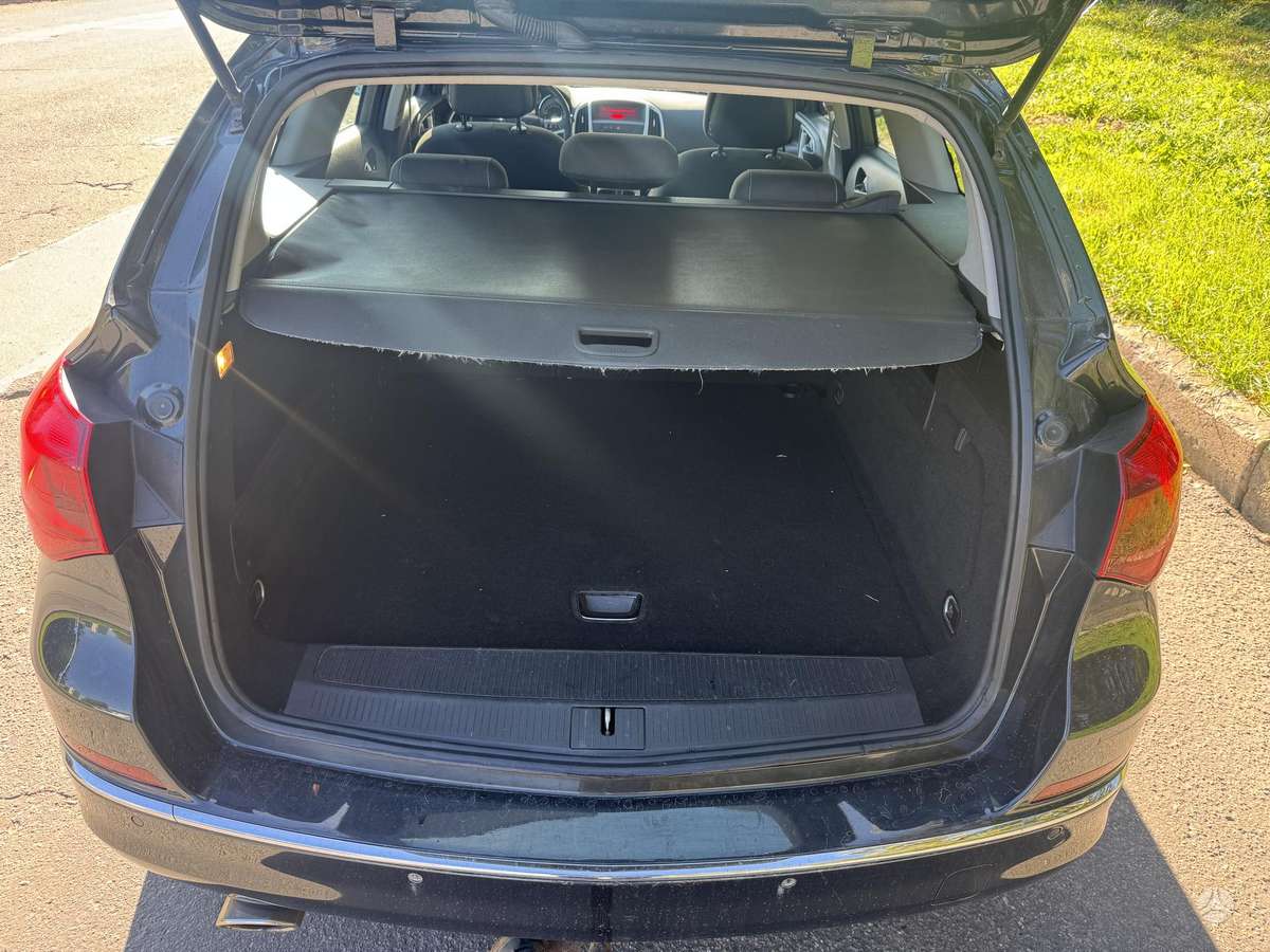Opel Astra 2014 — photo 10