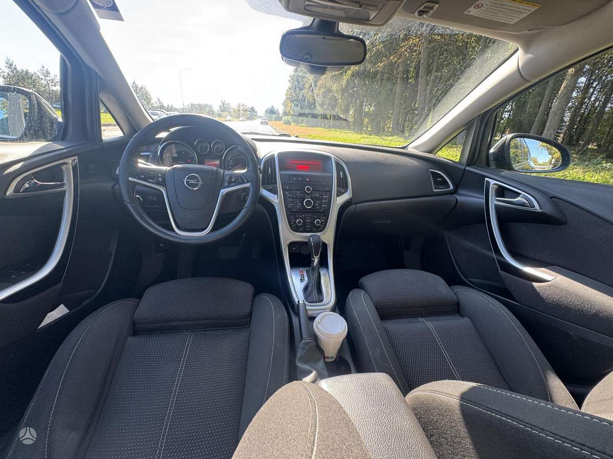 Opel Astra 2014 — photo 7