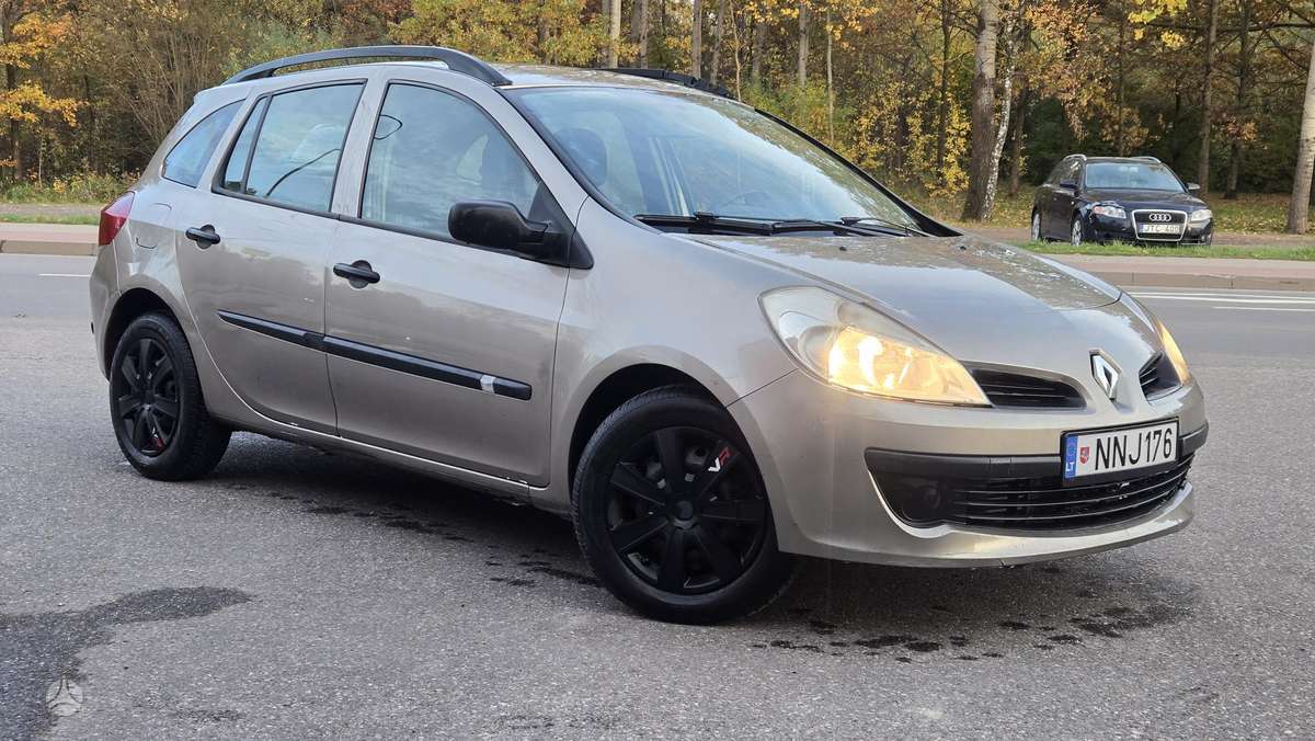 Renault Clio 2009 — салон