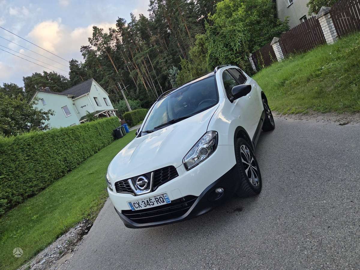 Nissan Qashqai 2013 — interior