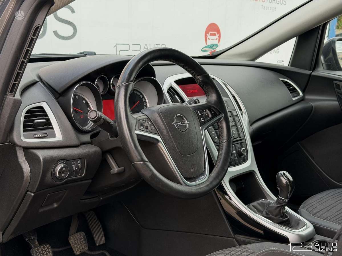 Opel Astra 2015 — photo 10