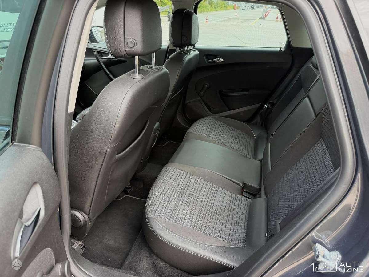 Opel Astra 2015 — photo 11