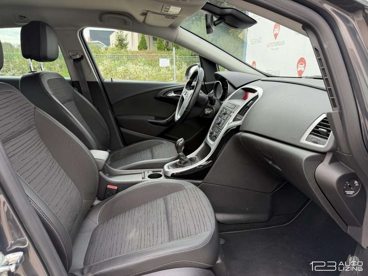 Opel Astra 2015 — photo 12