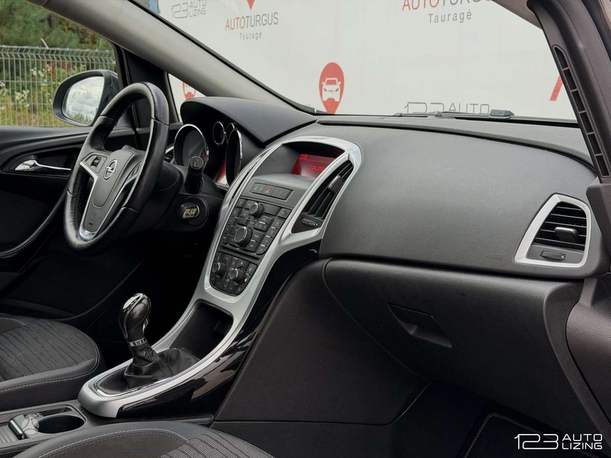 Opel Astra 2015 — photo 13