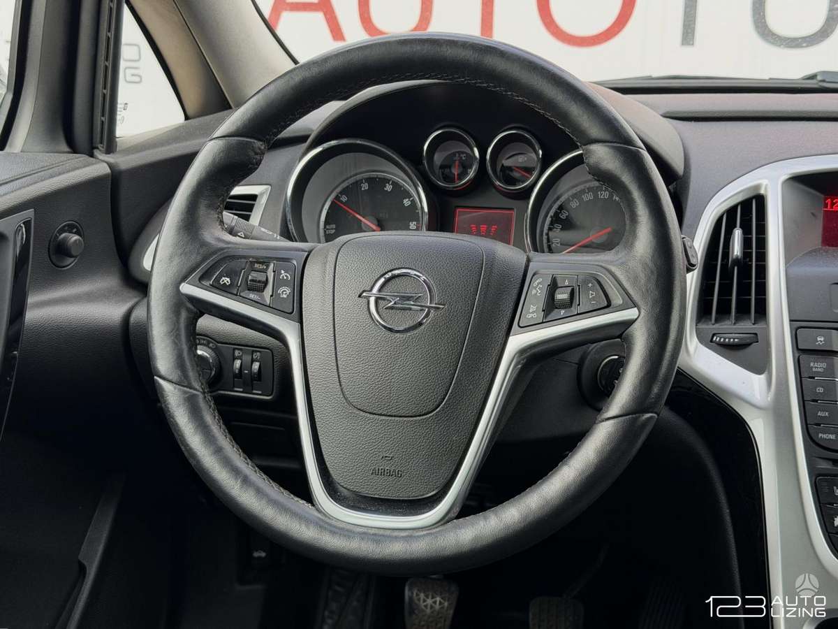 Opel Astra 2015 — photo 16