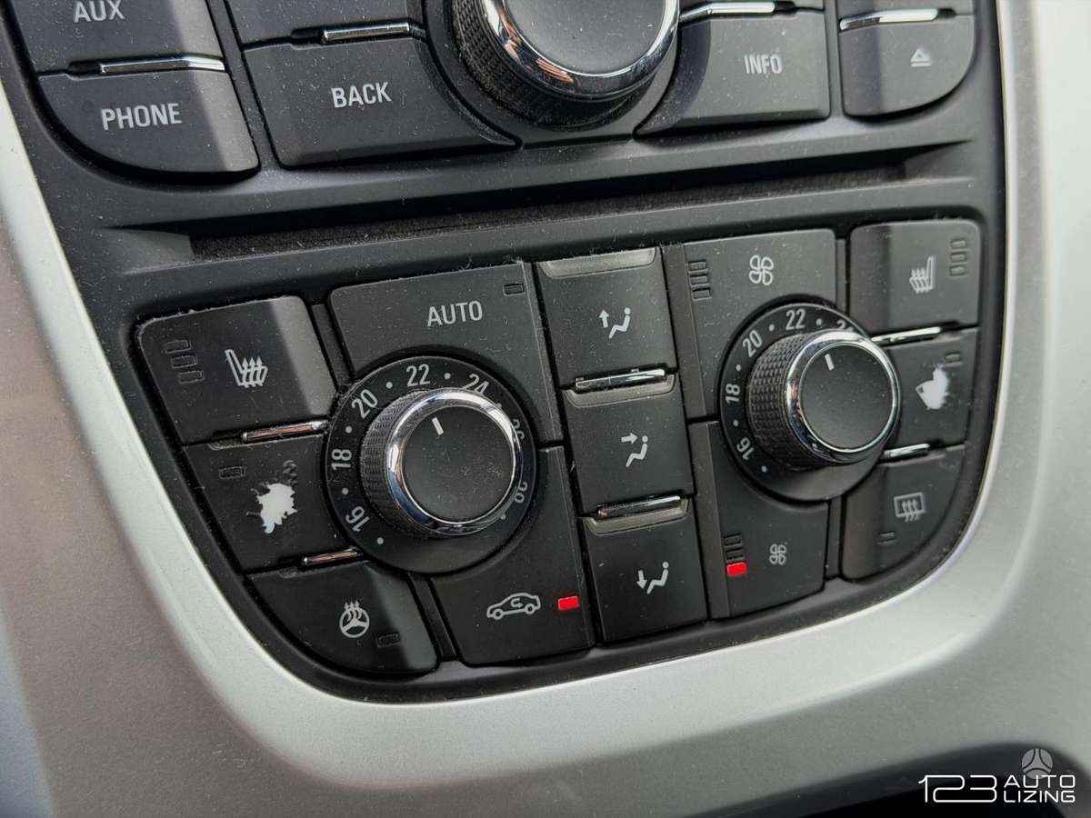 Opel Astra 2015 — photo 19