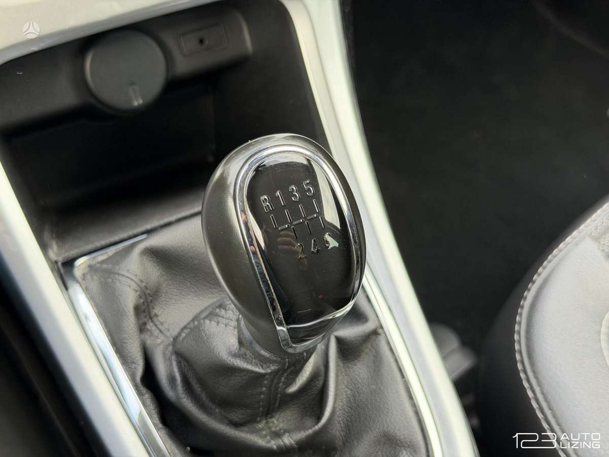 Opel Astra 2015 — photo 20