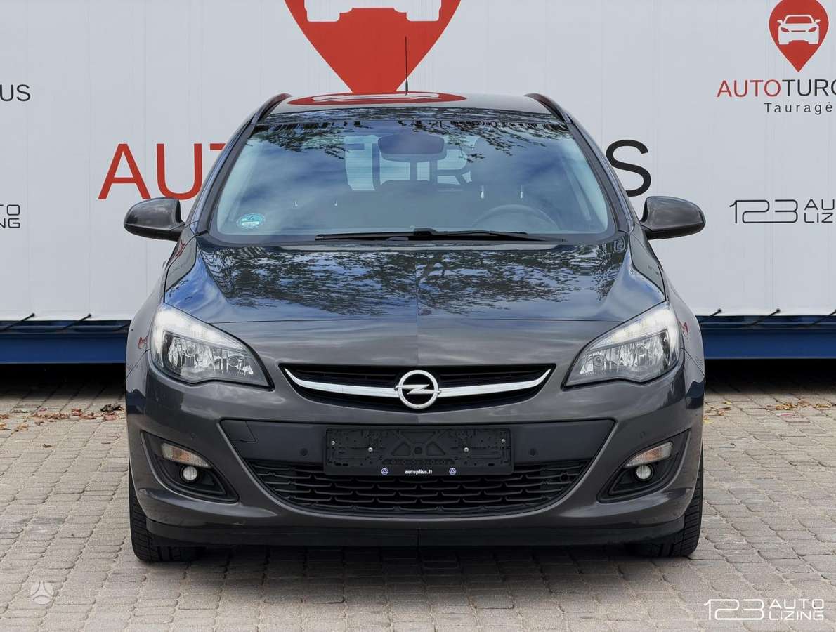 Opel Astra 2015 — interior