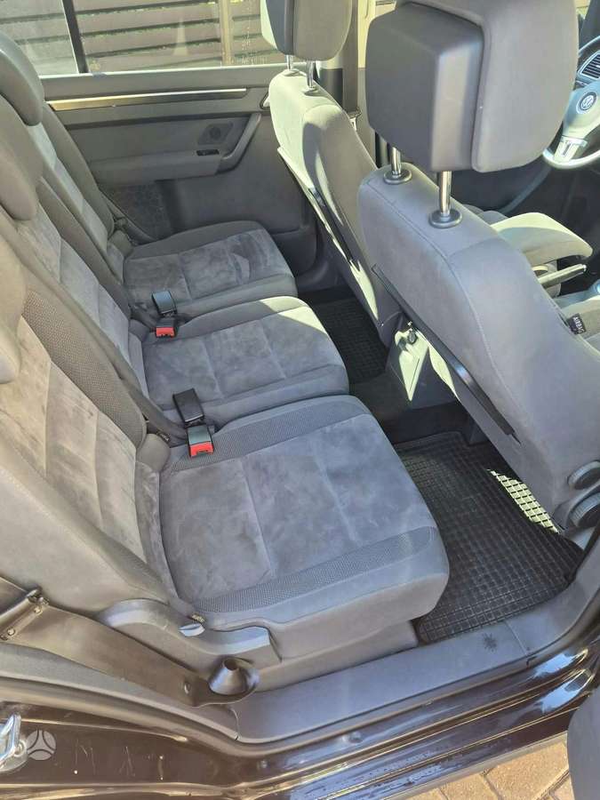 Volkswagen Touran 2013 — interior