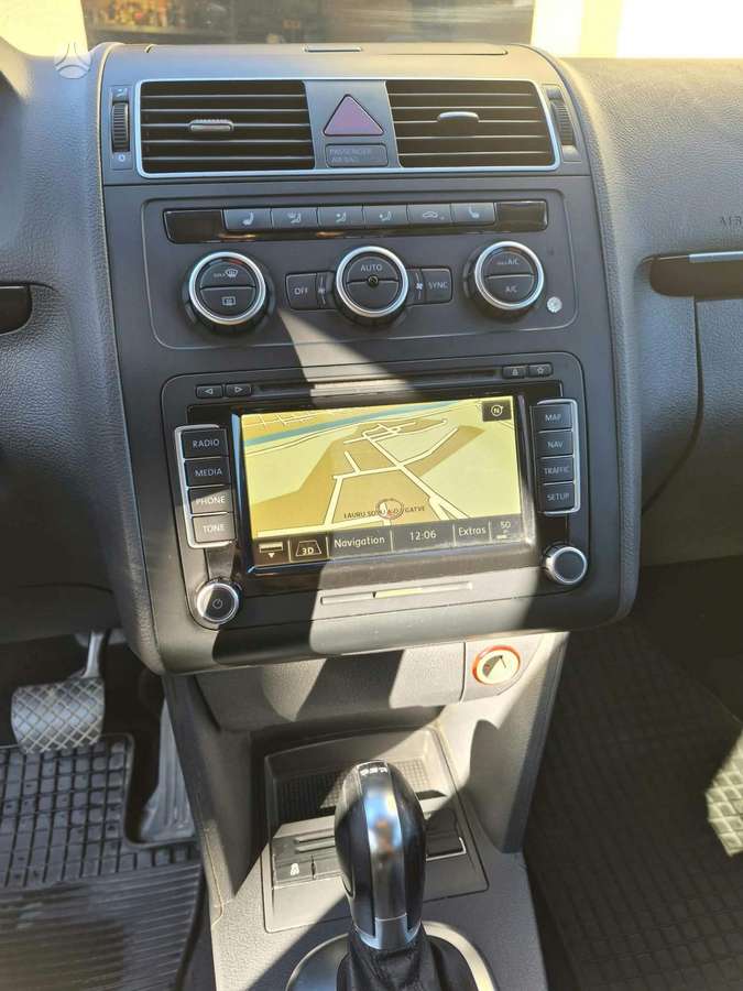 Volkswagen Touran 2013 — photo 8