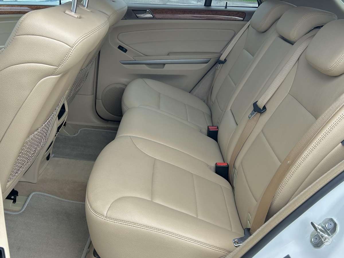 Mercedes-Benz ML320 2010 — photo 14